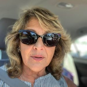 Meet your Posher, Lorraine